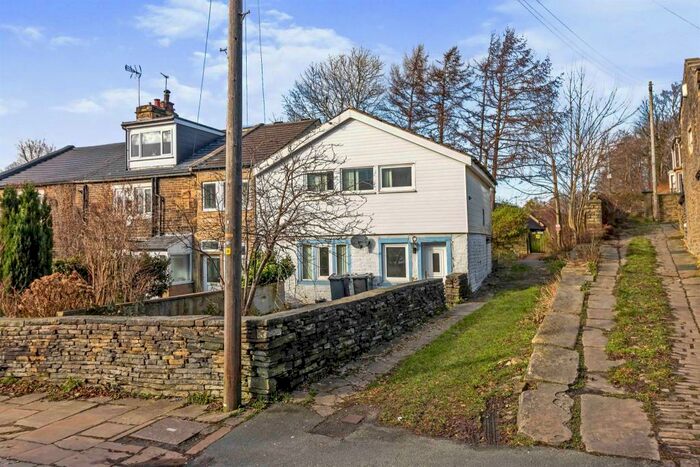 2 Bedroom House To Rent In Highgate, Bradford, BD9