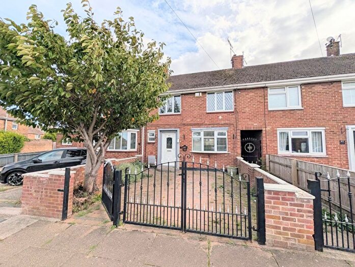 3 Bedroom Terraced House For Sale In St Ives Crescent, Grimsby, DN34