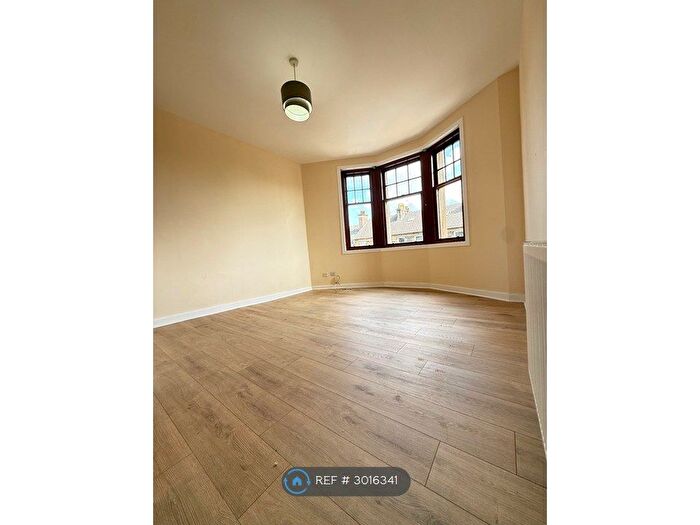 2 Bedroom Flat To Rent In Causeyside Street, Paisley, PA1