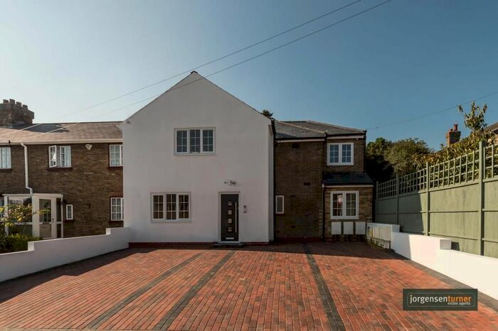 2 Bedroom Flat To Rent In Hoylake Road, Acton, London, W3