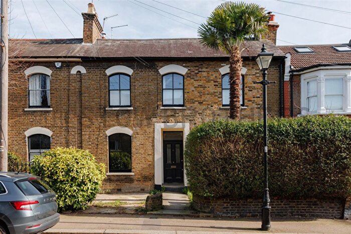 1 Bedroom Flat To Rent In Beulah Road, Walthamstow, E17