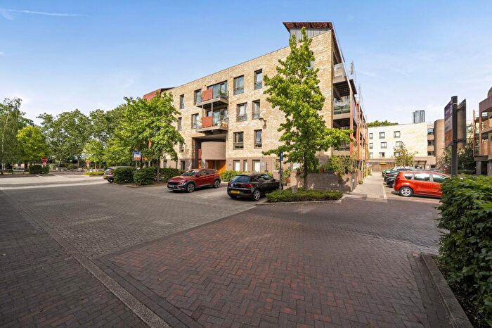 2 Bedroom Flat For Sale In Blondin Way, London, SE16