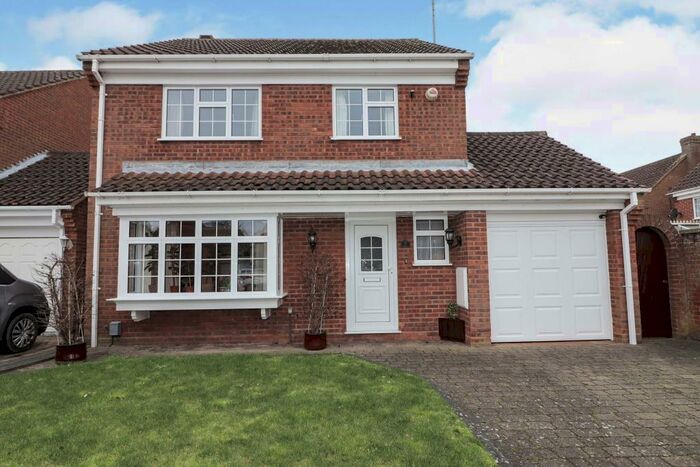 4 Bedroom House To Rent In Cromer Way, Luton, LU2