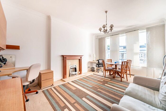 2 Bedroom Flat For Sale In Holland Road, Holland Park, London, W14