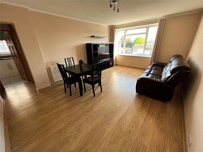 1 Bedroom Apartment To Rent In Parkdale, Bounds Green Road, London, N11