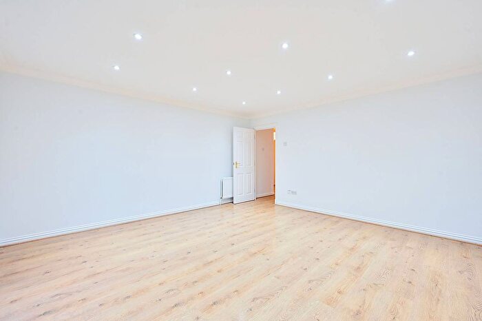 2 Bedroom Flat For Sale In Corney Reach Way, Corney Reach, London, W4