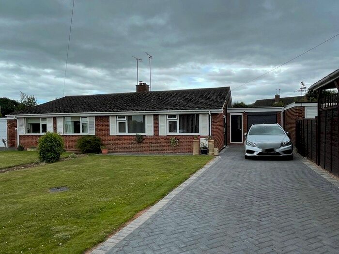 3 Bedroom Semi-Detached Bungalow For Sale In Cherry Tree Crescent, Salford Priors, WR11