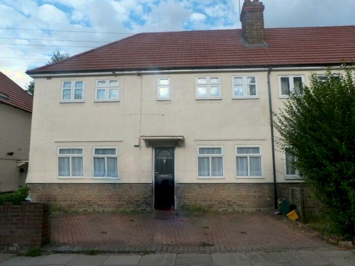 2 Bedroom Maisonette To Rent In Brentfield Road, Neasden, London, NW10