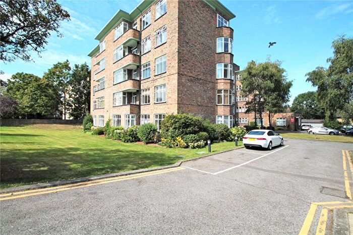 3 Bedroom Flat To Rent In Lee Terrace, Blackheath, Lewisham, Lodnon, SE3
