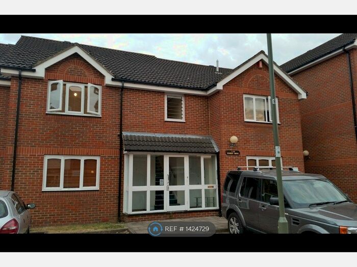 1 Bedroom Flat To Rent In Gogmore Lane, Chertsey, KT16