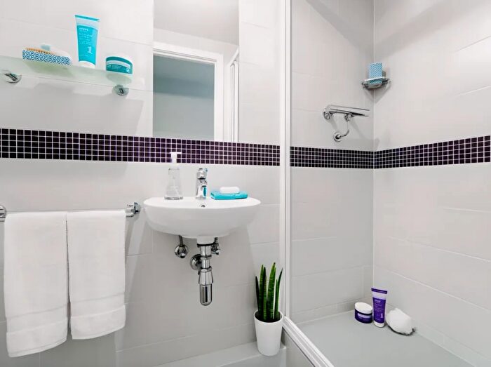1 Bedroom Flat To Rent In West Tollcross, Edinburgh, EH3