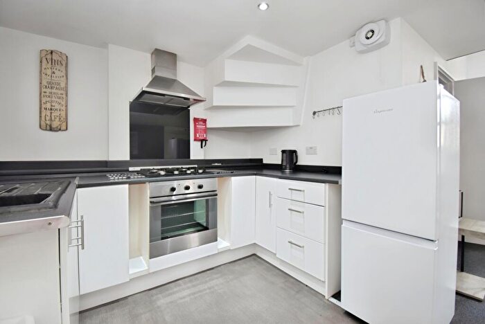 3 Bedroom Flat To Rent In Foxberry Road London, SE4