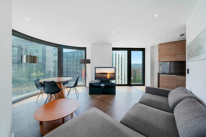 2 Bedroom Flat To Rent In Chronicle Tower, B City Road, London, EC1V