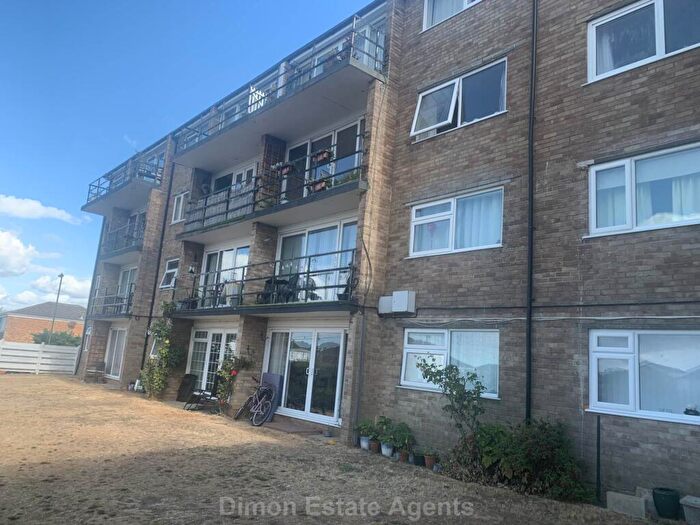 2 Bedroom Flat For Sale In Wickham Court, Gomer, PO12