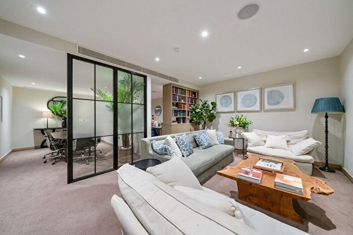 3 Bedroom Flat To Rent In Holland Park, London, W11