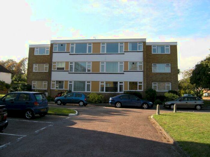 2 Bedroom Flat To Rent In Epsom, KT18