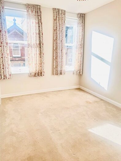 2 Bedroom Flat To Rent In Bishops Place, Paignton, TQ3
