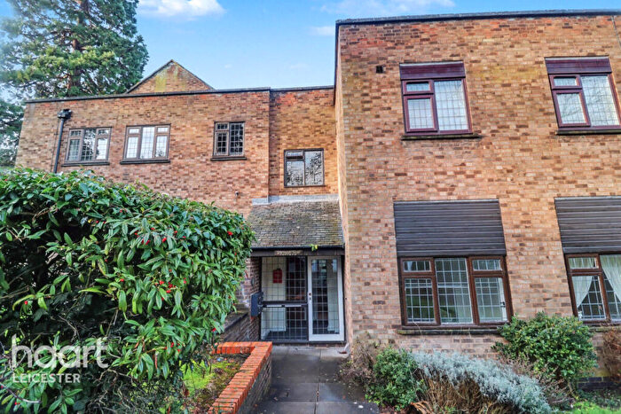 2 Bedroom Apartment For Sale In Stoneygate Road, Leicester, LE2