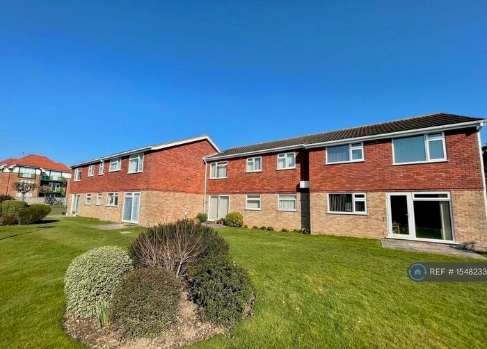 2 Bedroom Flat To Rent In Waterford Road, Highcliffe, Christchurch, BH23