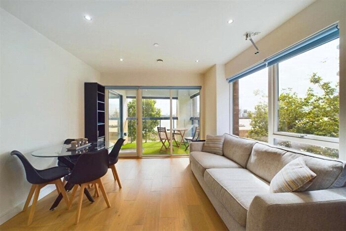 1 Bedroom Apartment To Rent In Lotus House, Ovex Close, London, E14