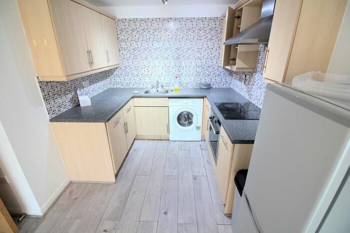 2 Bedroom Flat To Rent In Uxbridge Road, Hillingdon, Uxbridge, UB10