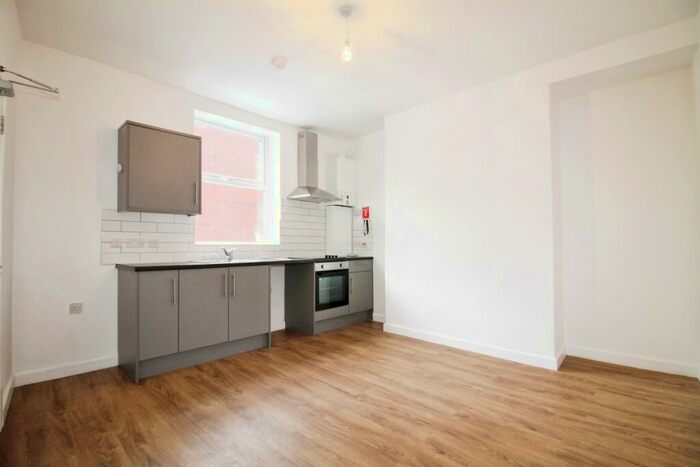 2 Bedroom End Of Terrace House To Rent In Crosby Road, Beeston, Leeds, LS11
