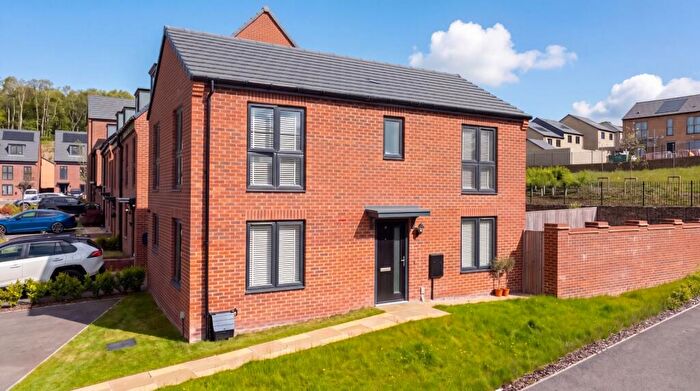 3 Bedroom Detached House For Sale In Blackthorn Lane, Leeds, West Yorkshire, LS16