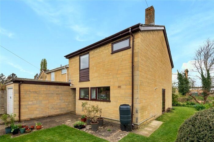 3 Bedroom Link Detached House For Sale In St. Peters Close, Cassington, Witney, OX29