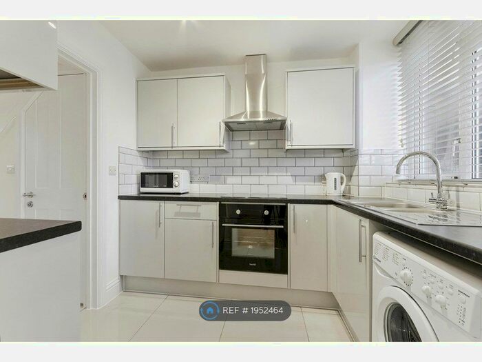 4 Bedroom Maisonette To Rent In Lorrimore Square, London, SE17