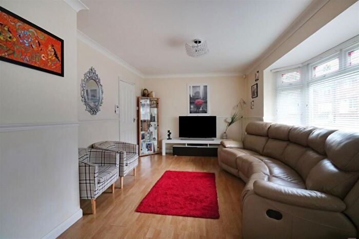 4 Bedroom Semi-Detached House To Rent In Martock Avenue, Westcliff-On-Sea, SS0