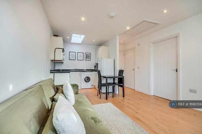 1 Bedroom Bungalow To Rent In Maltese Road, Chelmsford, CM1