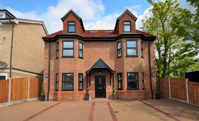 2 Bedroom Flat To Rent In Branfill Road, Upminster, RM14