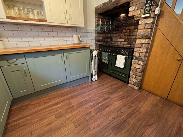 2 Bedroom Cottage For Sale In Buckstones Road, Shaw, Oldham, OL2