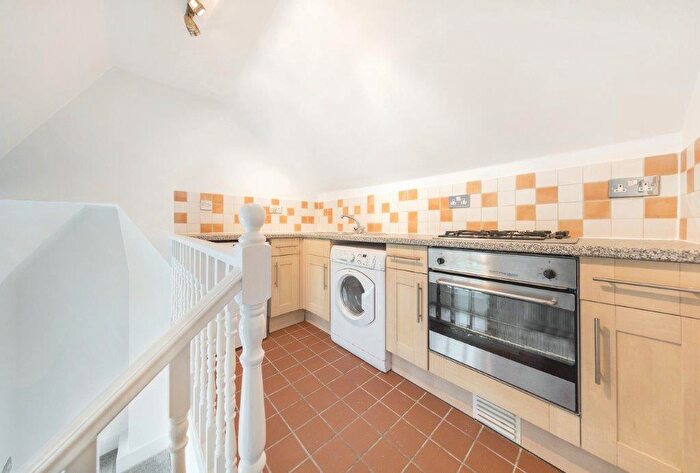 1 Bedroom Flat To Rent In Ravenslea Road, London, SW12