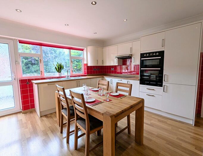 4 Bedroom Detached House For Sale In View Road, Cliffe Woods, Rochester, ME3