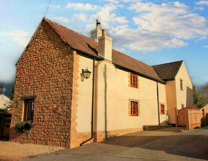 4 Bedroom Detached House For Sale In High Street, Claverham, North Somerset, BS49