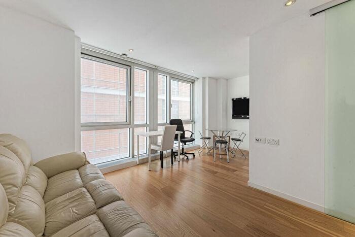 Studio To Rent In Fairmont Avenue, London, E14