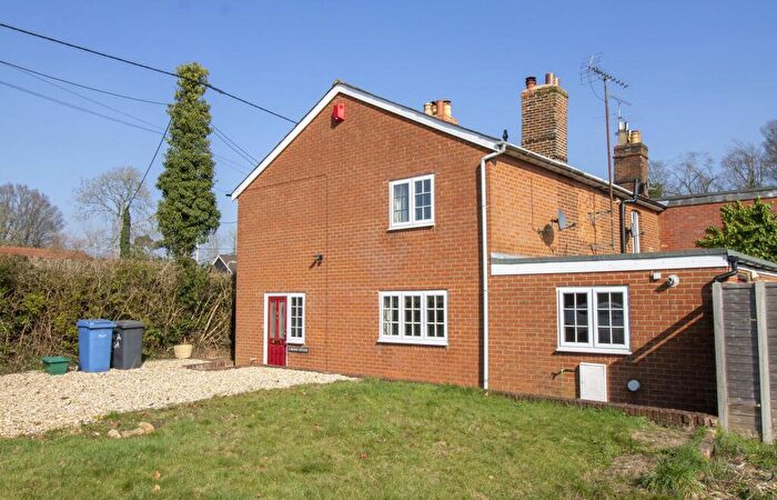 3 Bedroom Detached House To Rent In London Road, Hook, RG27