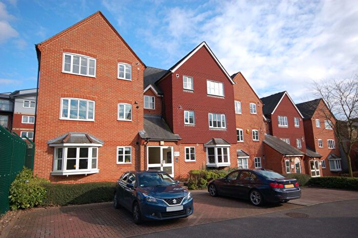 2 Bedroom Flat For Sale In Swan Close, Rickmansworth, WD3
