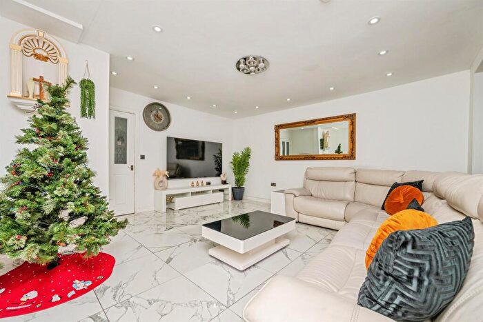 3 Bedroom Terraced House For Sale In Wasdale Road, Birmingham, B31