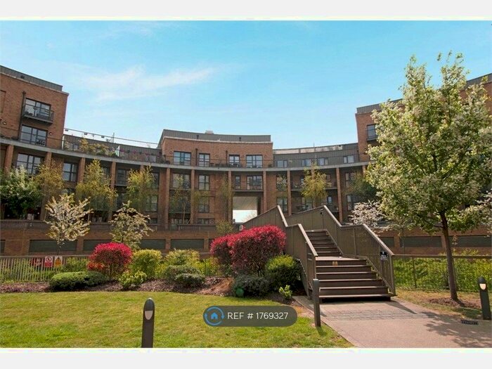 2 Bedroom Flat To Rent In Royal Court, Croydon, CR0