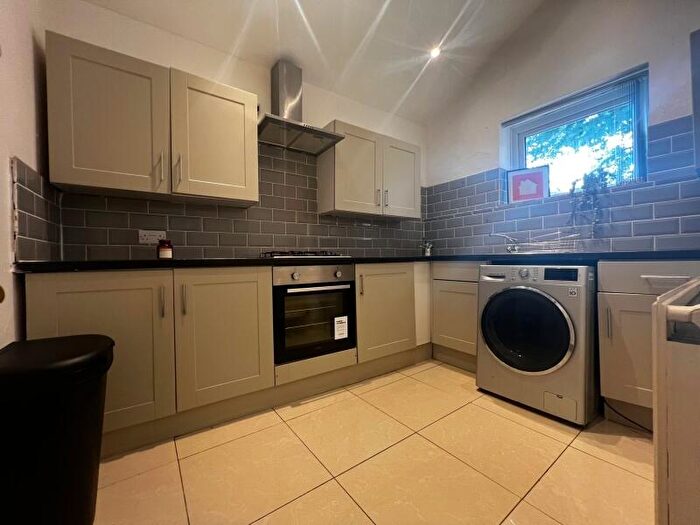 3 Bedroom Flat To Rent In Spingbank House, Headingley Lane, Headingley, Leeds, LS6
