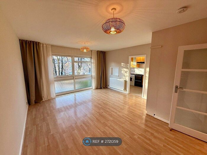 2 Bedroom Flat To Rent In Parklands, London, W5