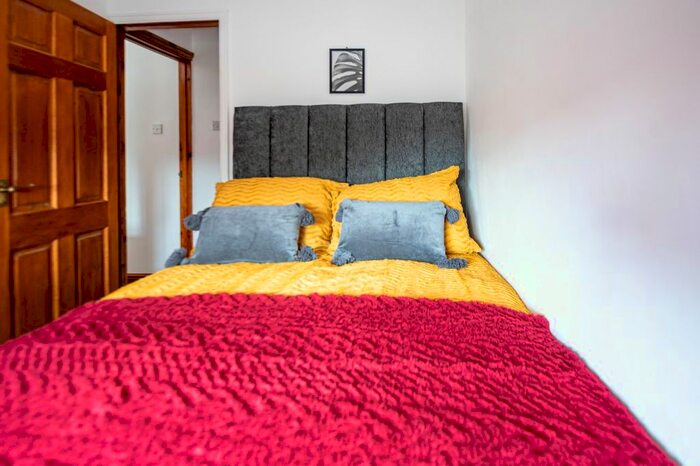 3 Bedroom Flat To Rent In Kennard Road, Bristol, BS15