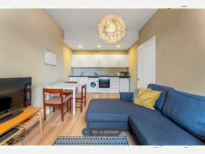 2 Bedroom Flat To Rent In Wheatfield Road, Edinburgh, EH11