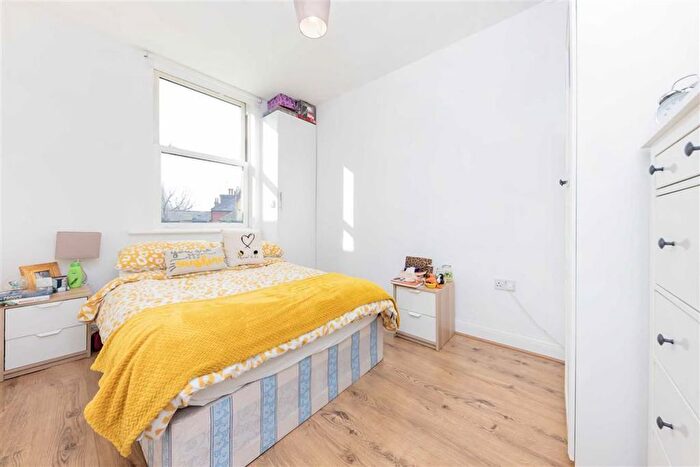2 Bedroom Flat To Rent In Cricklewood Broadway, London, NW2