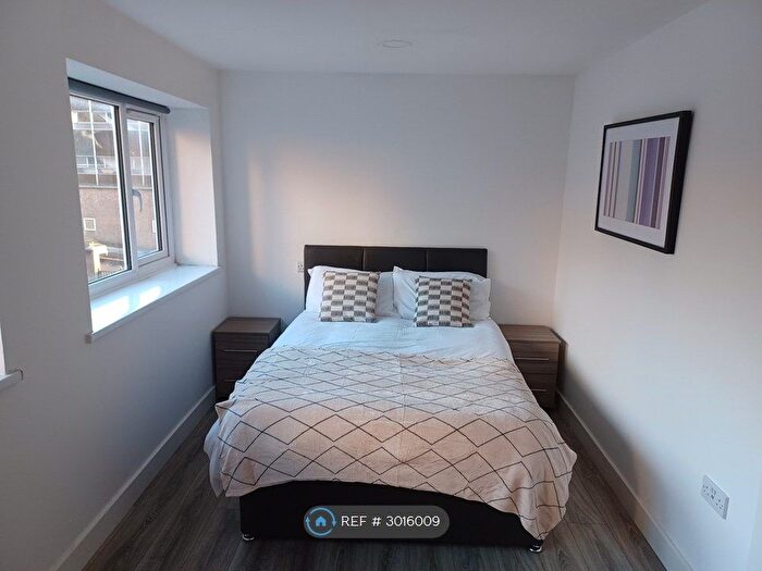 Studio To Rent In Modern Studio In Newcastle-Under-Lyme, Newcastle-Under-Lyme, ST5
