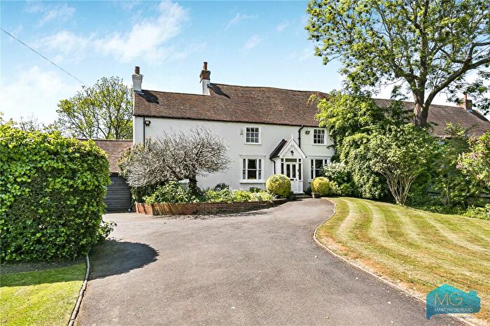 5 Bedroom Semi-Detached House For Sale In Galley Lane, Barnet, EN5