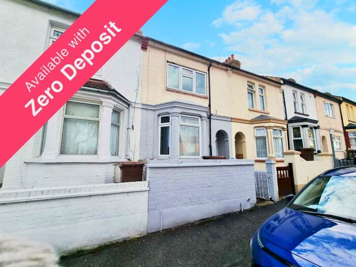 3 Bedroom House To Rent In Strover Street, Gillingham, ME7