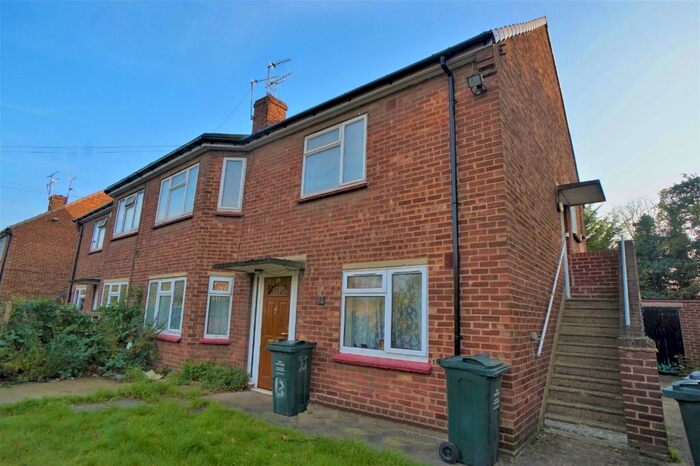 2 Bedroom Maisonette To Rent In London Road, Greenhithe, Kent, DA9